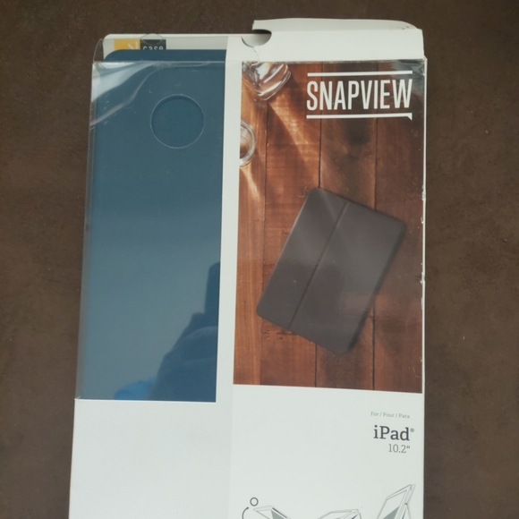 Case Logic Snapview Folio Case for 10.2  iPad - Picture 5 of 6